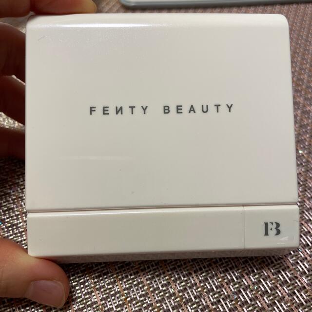 Kylie Cosmetics(カイリーコスメティックス)のFENTY BEAUTY INVISIMATTE コスメ/美容のベースメイク/化粧品(フェイスパウダー)の商品写真