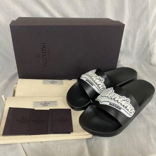 ヴァレンティノ(VALENTINO)の新品 本物 正規品 ヴァレンティノ メンズ ラバー スライドサンダル ロゴ 黒(サンダル)