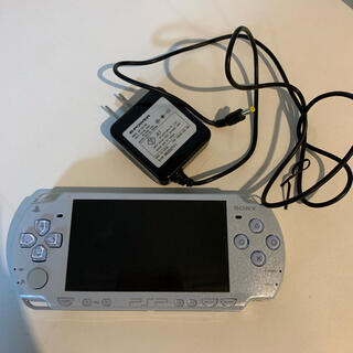 プレイステーションポータブル(PlayStation Portable)のPSP2000 本体、充電器、ソフト付き(携帯用ゲーム機本体)