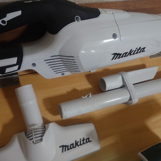 Makita(マキタ)のマキタ　18V　中古　充電式クリーナー　CL282FD スマホ/家電/カメラの生活家電(掃除機)の商品写真