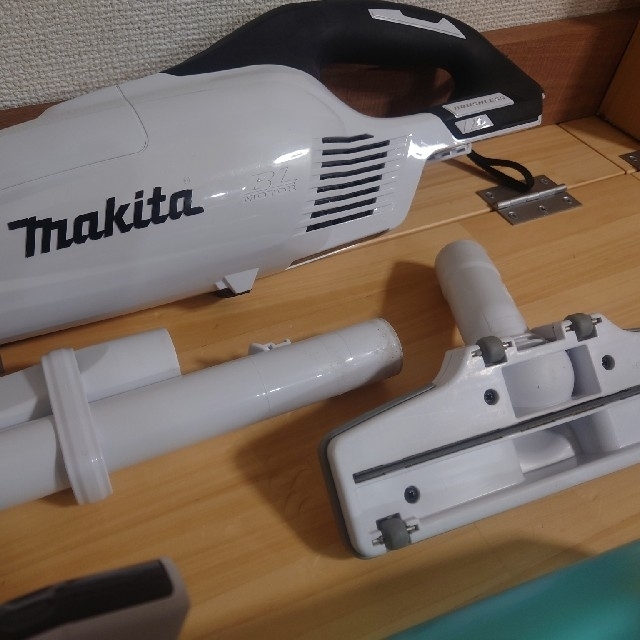 Makita(マキタ)のマキタ　18V　中古　充電式クリーナー　CL282FD スマホ/家電/カメラの生活家電(掃除機)の商品写真