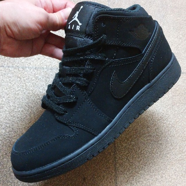 NIKE(ナイキ)のNIKE AIR JORDAN 1 MID ブラック レディースの靴/シューズ(スニーカー)の商品写真