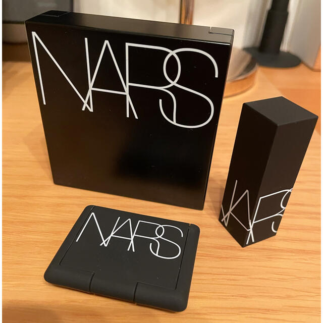 NARS(ナーズ)のNARS クッションファンデケース　ミニブラッシュ&リップ コスメ/美容のキット/セット(コフレ/メイクアップセット)の商品写真