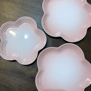 ルクルーゼ(LE CREUSET)のル・クルーゼ　フラワープレートシェルピンク3枚セット(食器)