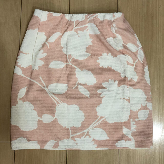 花柄ミニスカート新品未使用 レディースのスカート(ミニスカート)の商品写真