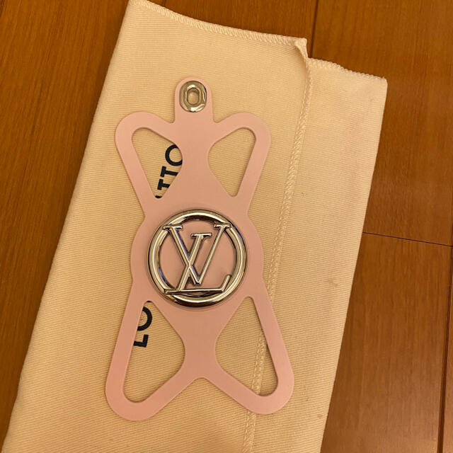 LOUIS VUITTON(ルイヴィトン)のルイヴィトン☆ルイーズ携帯ホルダー新品 スマホ/家電/カメラのスマホアクセサリー(iPhoneケース)の商品写真