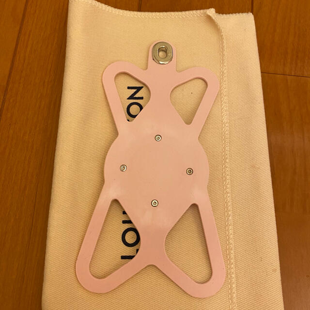 LOUIS VUITTON(ルイヴィトン)のルイヴィトン☆ルイーズ携帯ホルダー新品 スマホ/家電/カメラのスマホアクセサリー(iPhoneケース)の商品写真