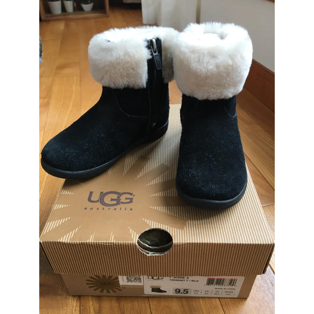 UGG(アグ)のUGG Kinds ブーツ キッズ/ベビー/マタニティのキッズ靴/シューズ(15cm~)(ブーツ)の商品写真