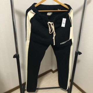 フィアオブゴッド(FEAR OF GOD)のessentials サイドラインパンツ　黒M(その他)