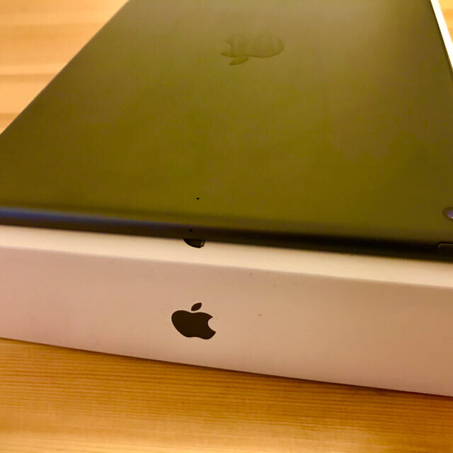 Apple 128GB Wi-Fiの通販 by mt's shop｜アップルならラクマ - iPad 第7世代 超特価好評