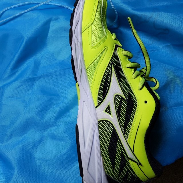 MIZUNO(ミズノ)のミズノ　24,5ｃｍ キッズ/ベビー/マタニティのキッズ靴/シューズ(15cm~)(スニーカー)の商品写真