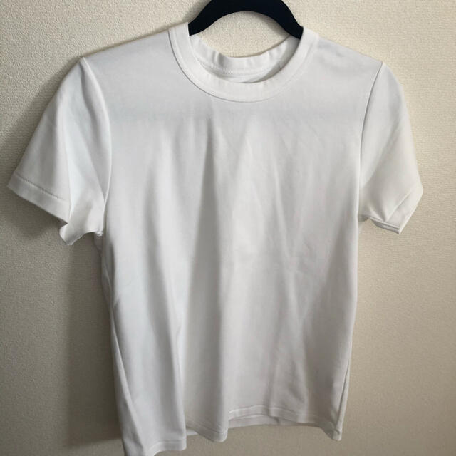 UNIQLO(ユニクロ)のユニクロ　白　Tシャツ レディースのトップス(Tシャツ(半袖/袖なし))の商品写真