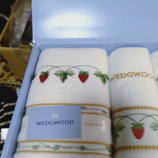 WEDGWOOD(ウェッジウッド)のWEDGWOODタオルセット インテリア/住まい/日用品の日用品/生活雑貨/旅行(タオル/バス用品)の商品写真