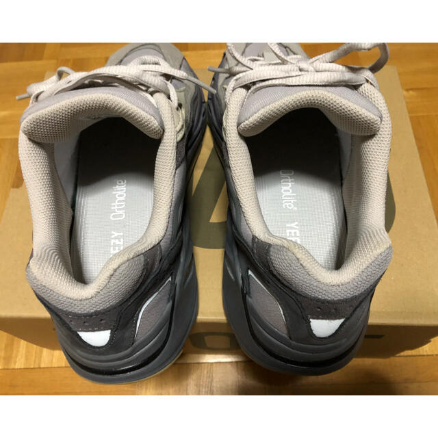 adidas(アディダス)の【特別プライス】ADIDAS YEEZY BOOST 700 V2 TEPHRA メンズの靴/シューズ(スニーカー)の商品写真