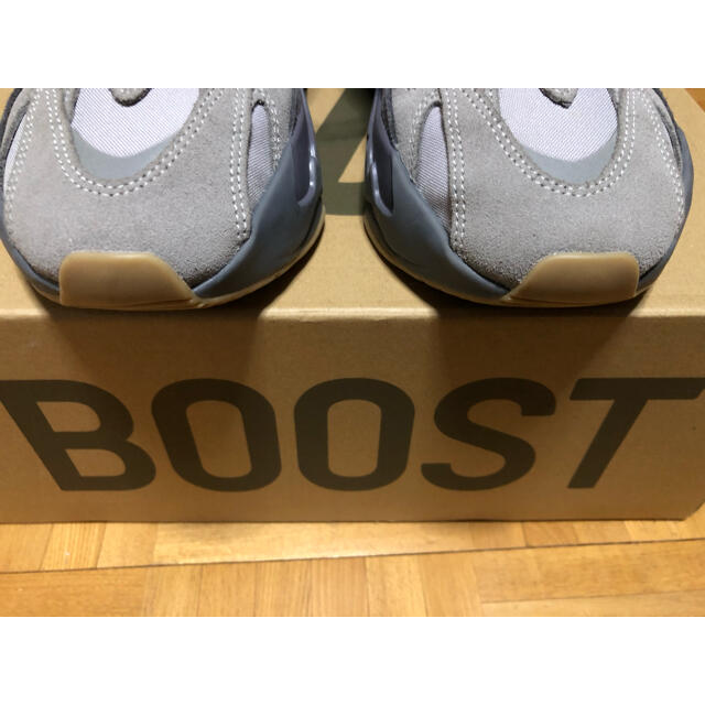 adidas(アディダス)の【特別プライス】ADIDAS YEEZY BOOST 700 V2 TEPHRA メンズの靴/シューズ(スニーカー)の商品写真