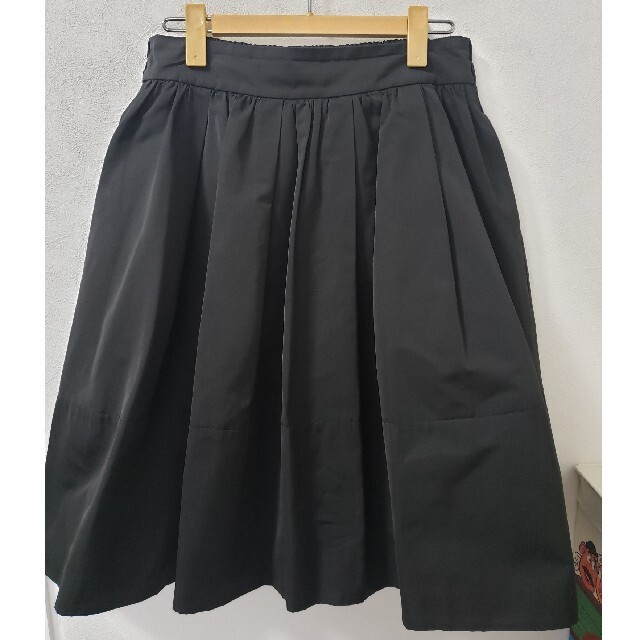 anatelier(アナトリエ)のAnatelier 黒色　膝丈スカート レディースのスカート(ひざ丈スカート)の商品写真