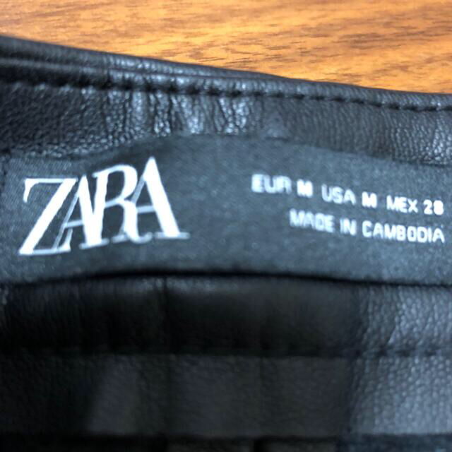 ZARA(ザラ)のフェイクレザーパンツ レディースのパンツ(スキニーパンツ)の商品写真