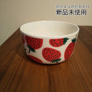 マリメッコ(marimekko)のmarimekko MANISIKKA(いちご)ボウル 新品未使用(食器)