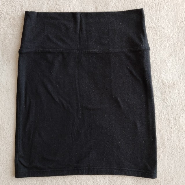 FOREVER 21(フォーエバートゥエンティーワン)のForever21　スリムフィットミニスカート　黒 レディースのスカート(ミニスカート)の商品写真
