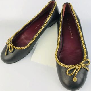 マークバイマークジェイコブス(MARC BY MARC JACOBS)の良品★マークバイマークジェイコブス・ゴールドチェーンリボンシューズ（371/2）(バレエシューズ)