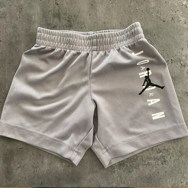 NIKE(ナイキ)のジョーダン　ショートパンツ キッズ/ベビー/マタニティのキッズ服男の子用(90cm~)(パンツ/スパッツ)の商品写真