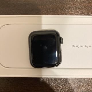 アップル(Apple)のApple Watch SE(腕時計(デジタル))