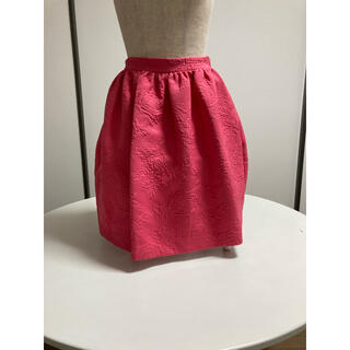 ブルーガール(Blugirl)のブルーガール　ピンク花柄フレア−スカート　美品(ひざ丈スカート)