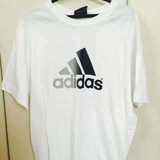 アディダス(adidas)のadidas Tシャツ(Tシャツ/カットソー(半袖/袖なし))