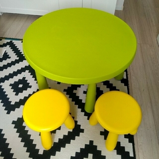 イケア(IKEA)のIKEA 子ども用テーブル＆イス2脚(ローテーブル)