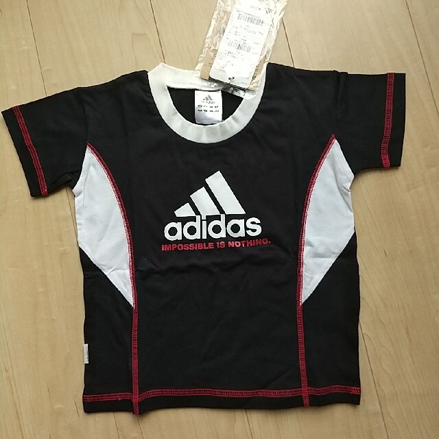 adidas(アディダス)の新品 タグつき アディダス 半袖 Tシャツ 100 キッズ/ベビー/マタニティのキッズ服男の子用(90cm~)(Tシャツ/カットソー)の商品写真