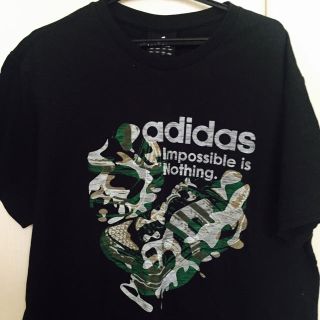 アディダス(adidas)のadidas Tシャツ(Tシャツ/カットソー(半袖/袖なし))