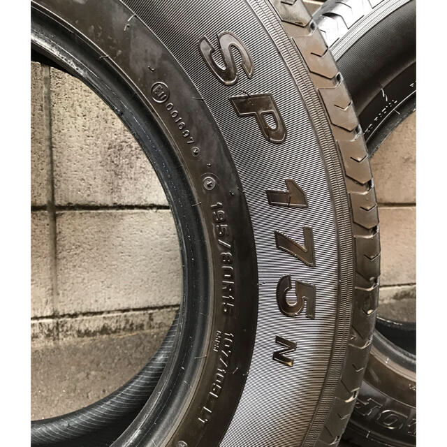 DUNLOP(ダンロップ)のDunlop ダンロップ　夏タイヤ　ハイエース　195/80R15 自動車/バイクの自動車(タイヤ)の商品写真