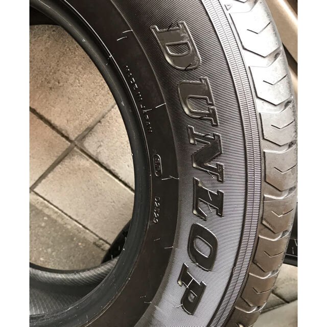 DUNLOP(ダンロップ)のDunlop ダンロップ　夏タイヤ　ハイエース　195/80R15 自動車/バイクの自動車(タイヤ)の商品写真