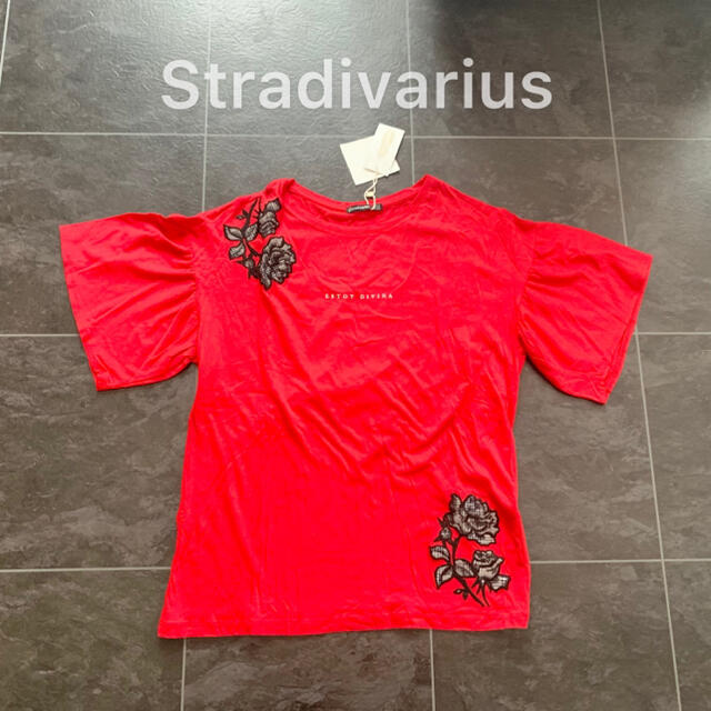 ZARA(ザラ)の新品未使用タグ付♡Stradivarius♡袖フリル刺繍入Tシャツ♡赤 レディースのトップス(Tシャツ(半袖/袖なし))の商品写真