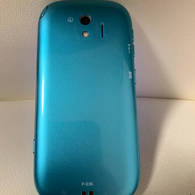 富士通(フジツウ)のDOCOMO F-03K らくらくホンme 美品 simロック解除済 スマホ/家電/カメラのスマートフォン/携帯電話(スマートフォン本体)の商品写真