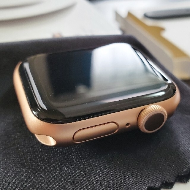 Apple watch series 6 Gold (GPSモデル) 40mm