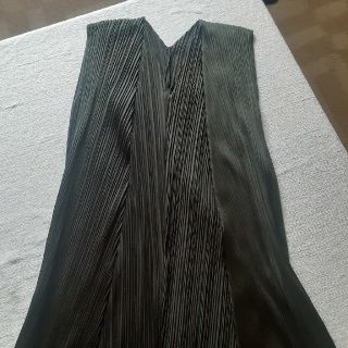 プリーツプリーズイッセイミヤケ(PLEATS PLEASE ISSEY MIYAKE)のイッセイ　ミヤケ　プリーツワンピース(ひざ丈ワンピース)