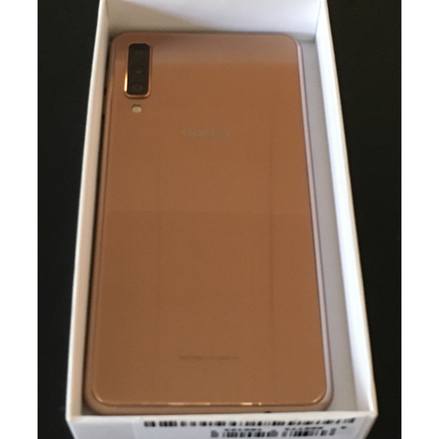 Galaxy(ギャラクシー)のGALAXY A7 GOLD スマホ/家電/カメラのスマートフォン/携帯電話(スマートフォン本体)の商品写真