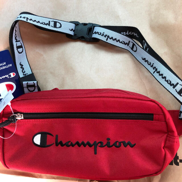 Champion(チャンピオン)の【新品】チャンピオン  ボディバッグ　レッド　赤 レディースのバッグ(ボディバッグ/ウエストポーチ)の商品写真