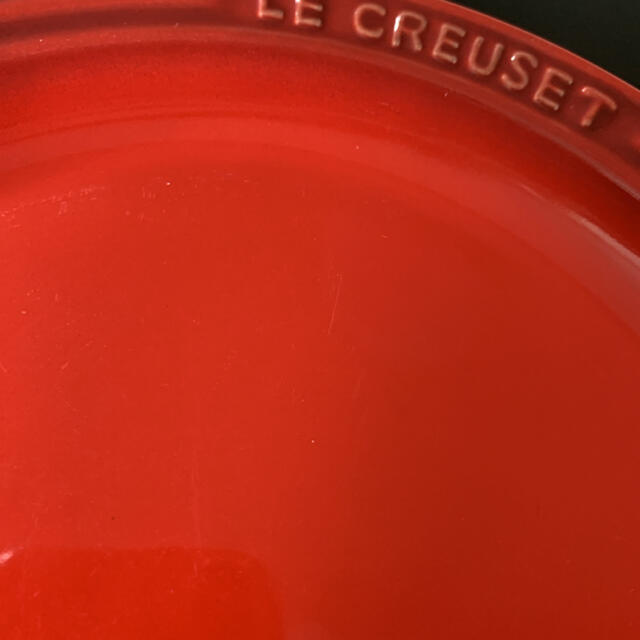 LE CREUSET(ルクルーゼ)のルクルーゼ  プレート 23cm  レッド インテリア/住まい/日用品のキッチン/食器(食器)の商品写真