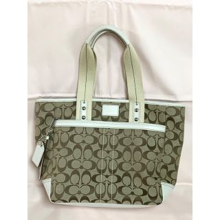 コーチ(COACH)の【美品】コーチ シグネチャー トートバッグ 白(トートバッグ)