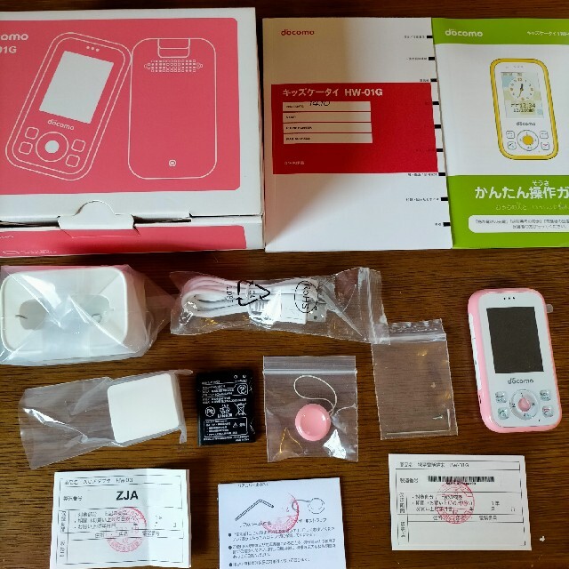 ドコモ　キッズ携帯　HW-01G  ピンク スマホ/家電/カメラのスマートフォン/携帯電話(携帯電話本体)の商品写真