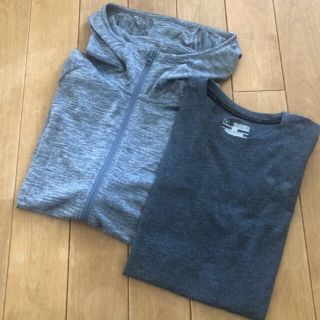 アンダーアーマー(UNDER ARMOUR)の〈専用〉ユニクロバーカーとアンダーアーマーTシャツのセット(Tシャツ/カットソー)