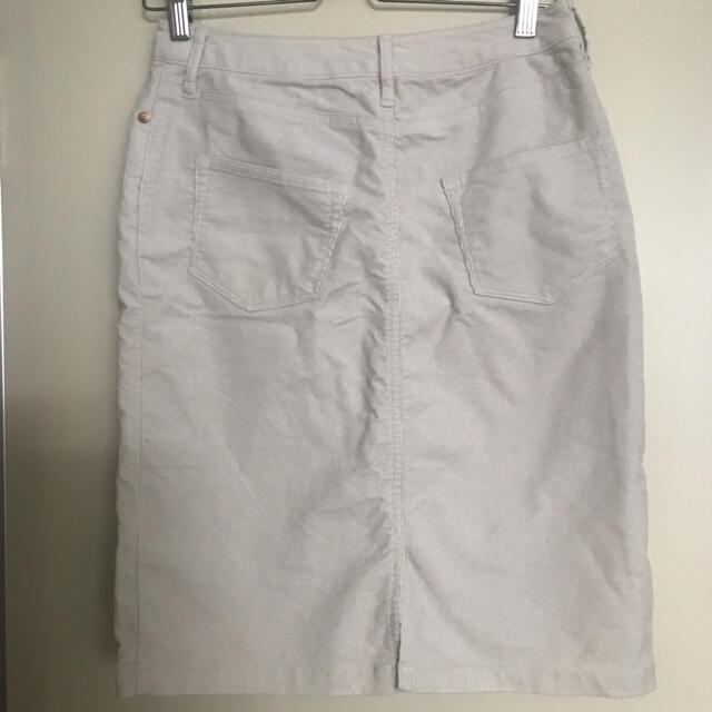 MUJI (無印良品)(ムジルシリョウヒン)のコーデュロイスカート　無印良品　オフホワイト レディースのスカート(ひざ丈スカート)の商品写真