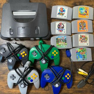 ニンテンドウ64(NINTENDO 64)のNintendo64 本体　コントローラー　カセットセット(家庭用ゲーム機本体)