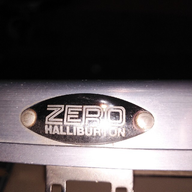 ZERO HALLIBURTON(ゼロハリバートン)のZEROHALLIBURTONアタッシュケース メンズのバッグ(ビジネスバッグ)の商品写真