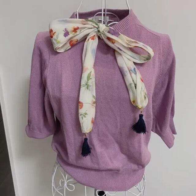 Lily brown スカーフ付きニットプルオーバー
