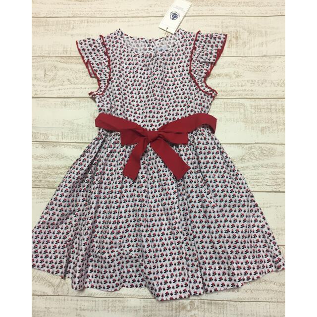 PETIT BATEAU(プチバトー)のプチバトー ポプリンプリントワンピース 4ans 新品 キッズ/ベビー/マタニティのキッズ服女の子用(90cm~)(ワンピース)の商品写真