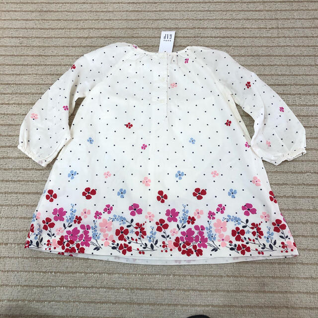 GAP Kids(ギャップキッズ)のGAP 90cm 花柄チュニック　新品　タグ付き　白　女の子 キッズ/ベビー/マタニティのキッズ服女の子用(90cm~)(ワンピース)の商品写真