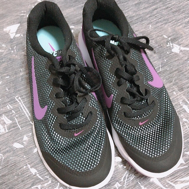 NIKE(ナイキ)の専用です。23 NIKE シューズ　レディース　ナイキ レディースの靴/シューズ(スニーカー)の商品写真